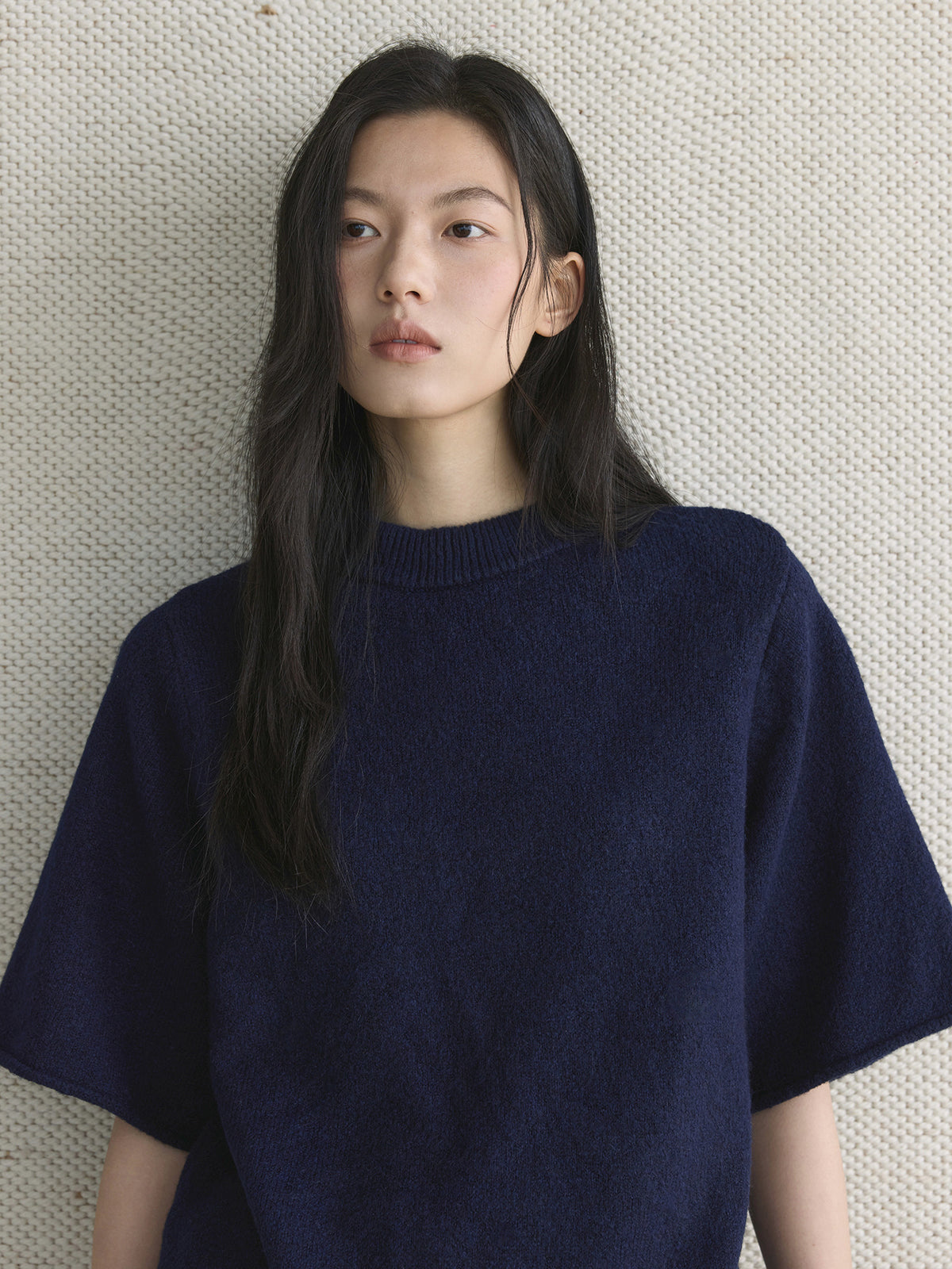 Louvre Early Spring New Korean Style Simple Round Neck Knitted Slightly Curled Sweater Soft and Comfortable Casual Top for Women