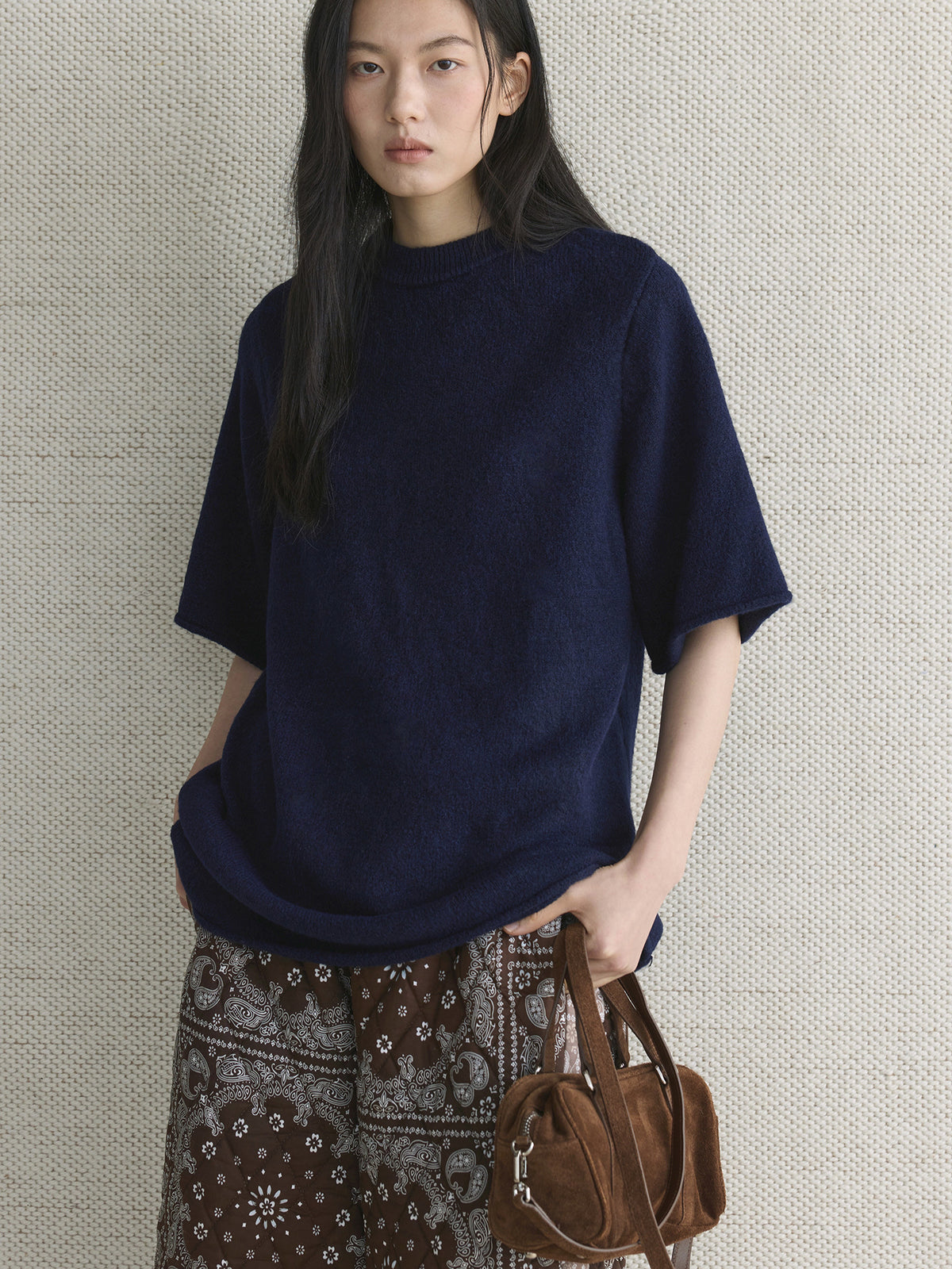 Louvre Early Spring New Korean Style Simple Round Neck Knitted Slightly Curled Sweater Soft and Comfortable Casual Top for Women