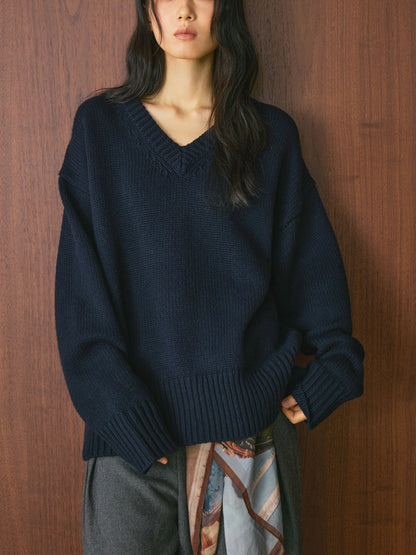 Louvre Winter New French Simple Lazy Wool V Neck Sweater Loose Silhouette Thick Elegant Top for Women