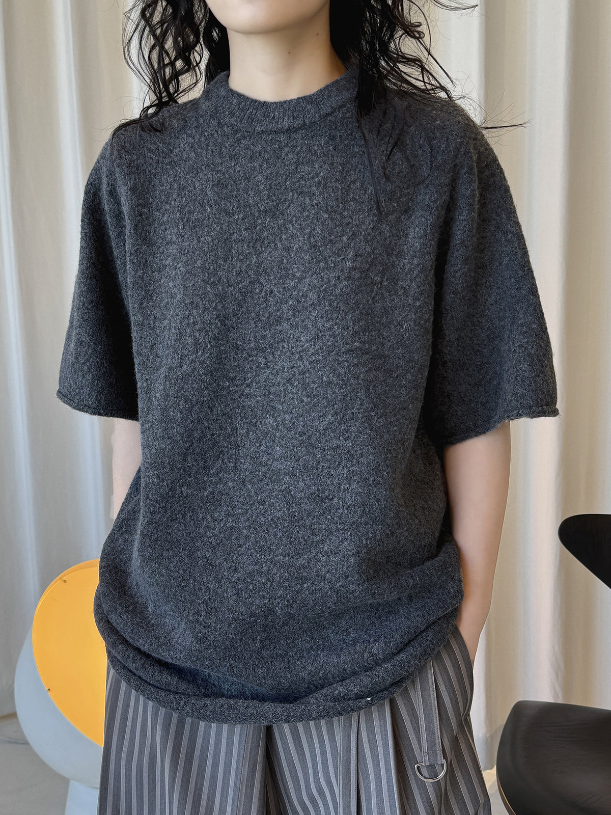 Louvre Early Spring New Korean Style Simple Round Neck Knitted Slightly Curled Sweater Soft and Comfortable Casual Top for Women