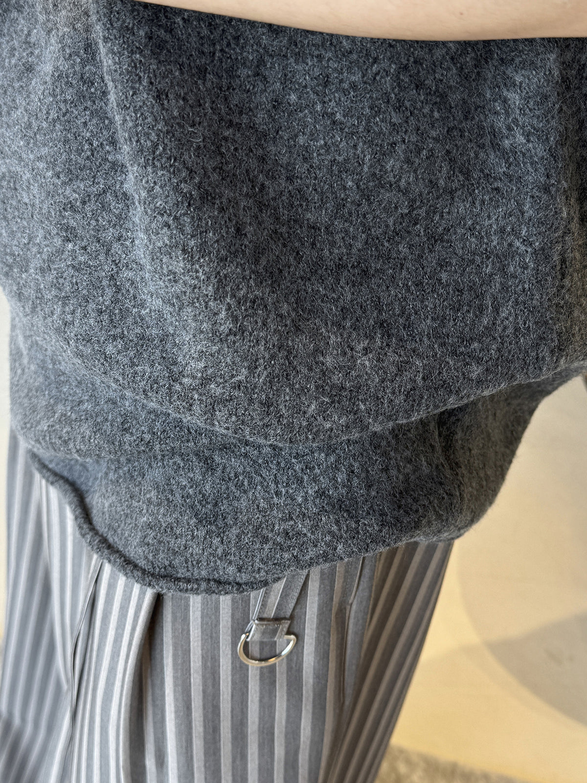 Louvre Early Spring New Korean Style Simple Round Neck Knitted Slightly Curled Sweater Soft and Comfortable Casual Top for Women