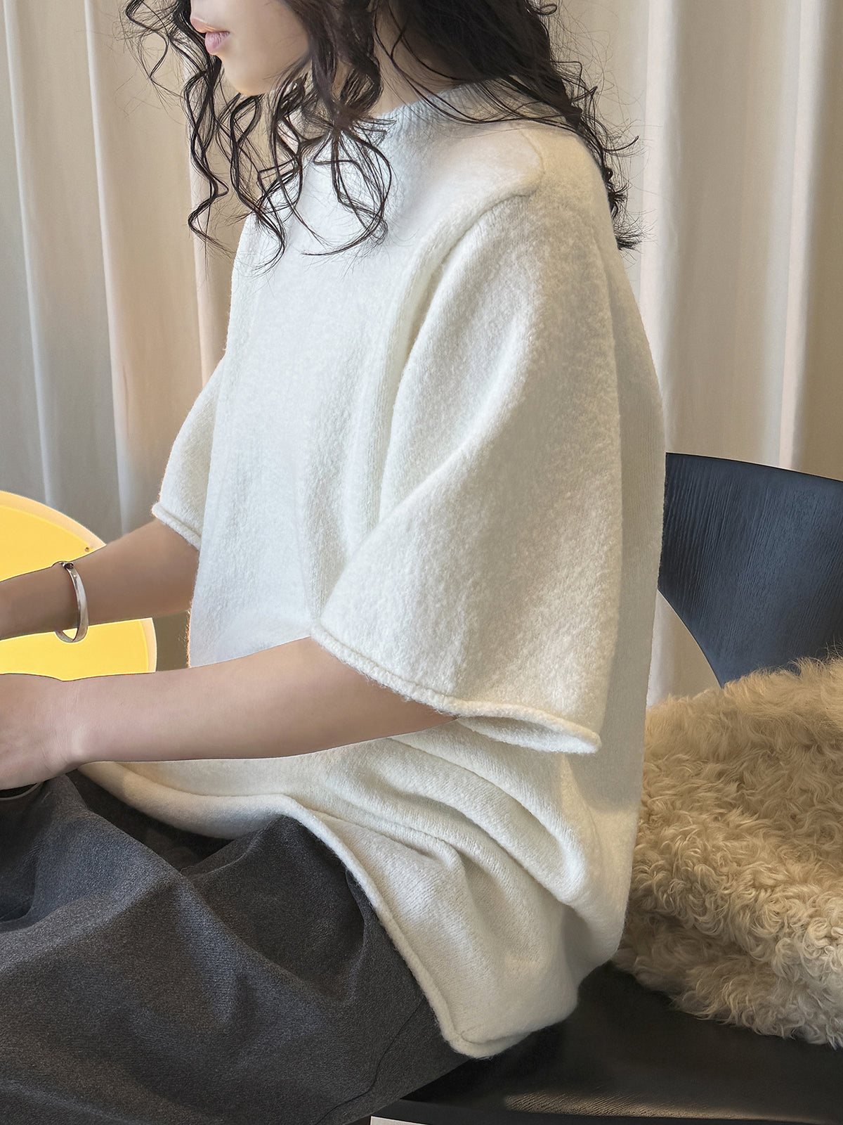 Louvre Early Spring New Korean Style Simple Round Neck Knitted Slightly Curled Sweater Soft and Comfortable Casual Top for Women