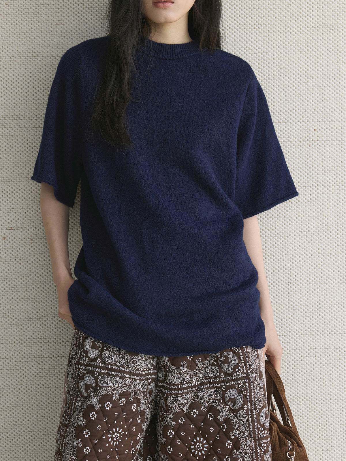 Louvre Early Spring New Korean Style Simple Round Neck Knitted Slightly Curled Sweater Soft and Comfortable Casual Top for Women