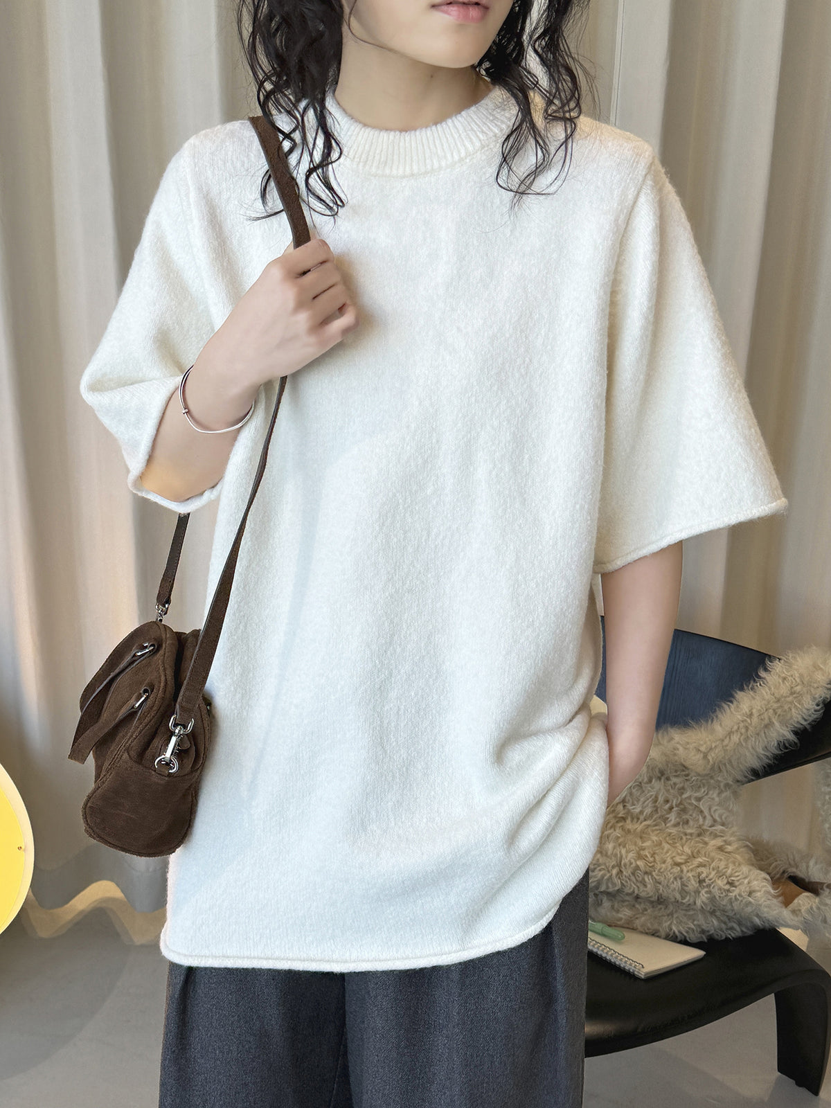 Louvre Early Spring New Korean Style Simple Round Neck Knitted Slightly Curled Sweater Soft and Comfortable Casual Top for Women