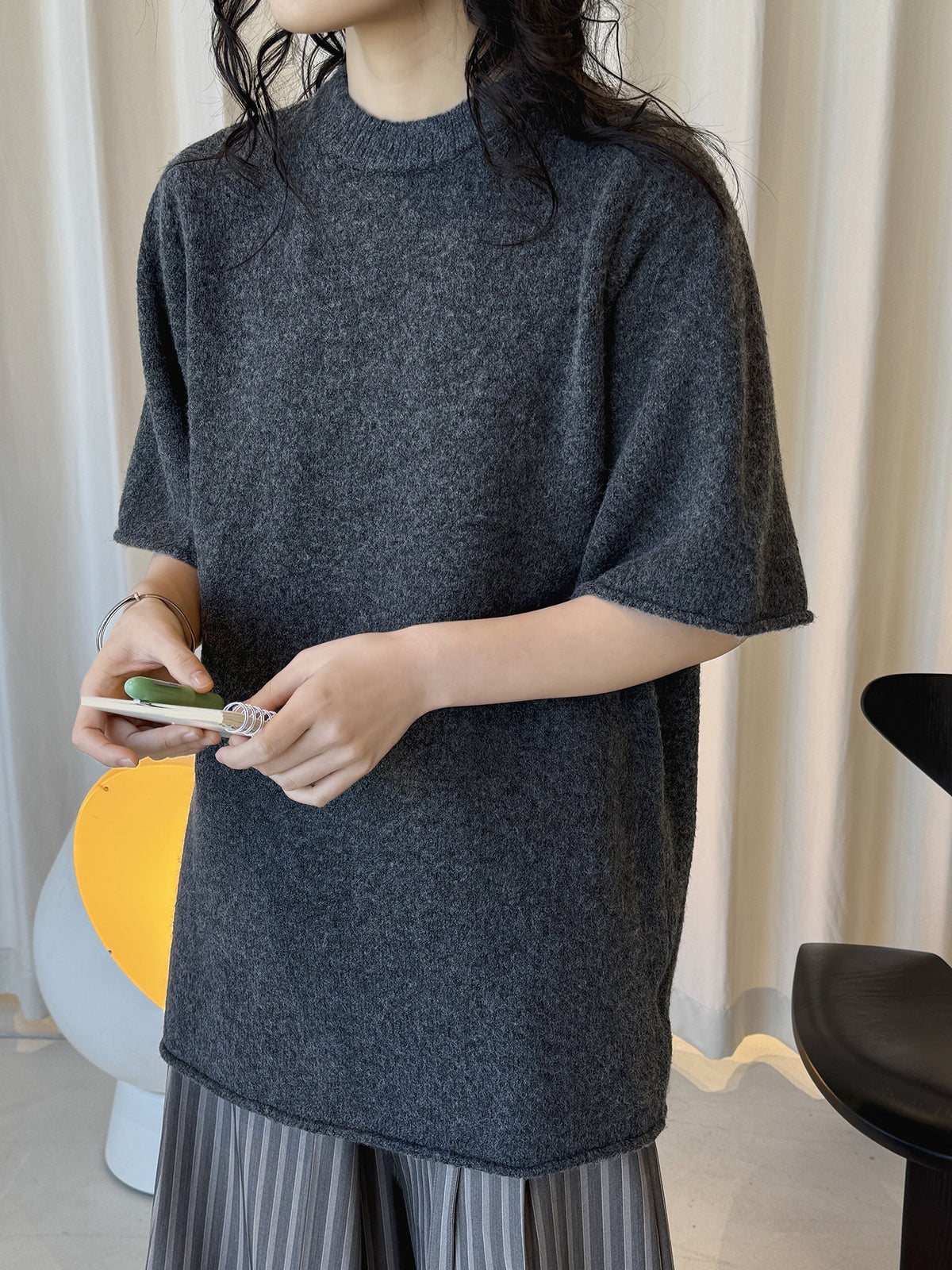 Louvre Early Spring New Korean Style Simple Round Neck Knitted Slightly Curled Sweater Soft and Comfortable Casual Top for Women