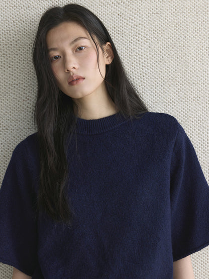 Louvre Early Spring New Korean Style Simple Round Neck Knitted Slightly Curled Sweater Soft and Comfortable Casual Top for Women