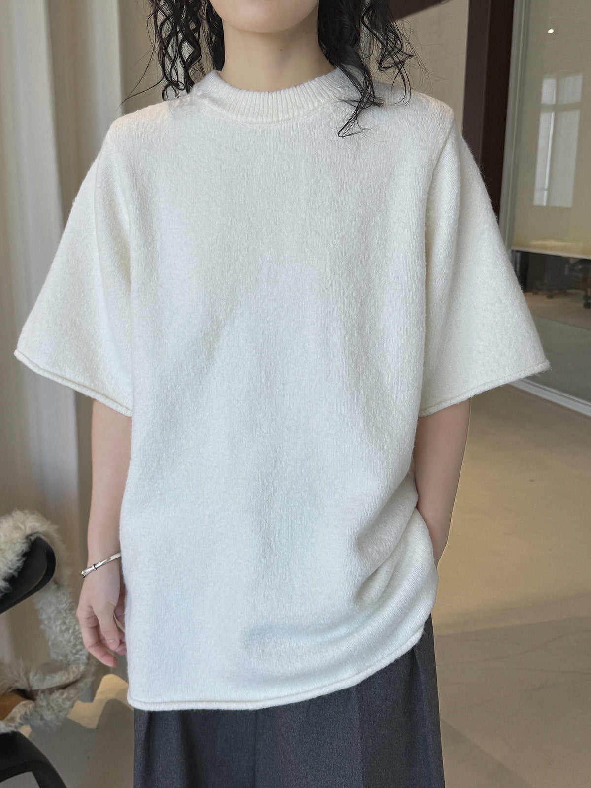 Louvre Early Spring New Korean Style Simple Round Neck Knitted Slightly Curled Sweater Soft and Comfortable Casual Top for Women