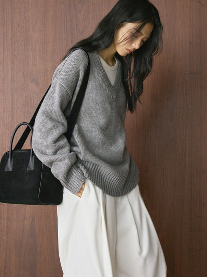 Louvre Winter New French Simple Lazy Wool V Neck Sweater Loose Silhouette Thick Elegant Top for Women