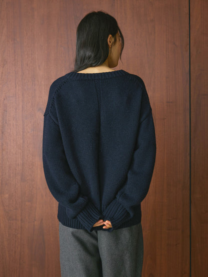 Louvre Winter New French Simple Lazy Wool V Neck Sweater Loose Silhouette Thick Elegant Top for Women