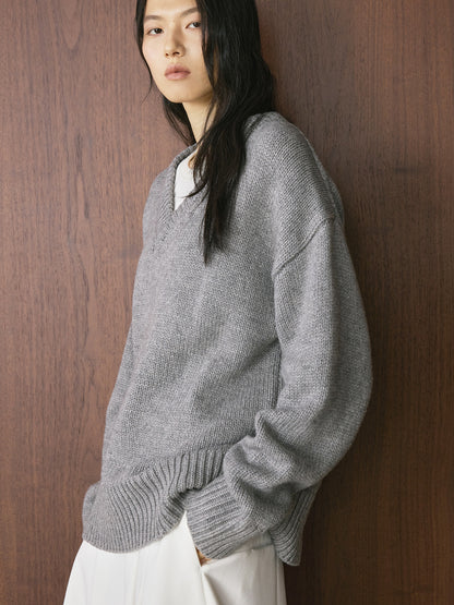 Louvre Winter New French Simple Lazy Wool V Neck Sweater Loose Silhouette Thick Elegant Top for Women
