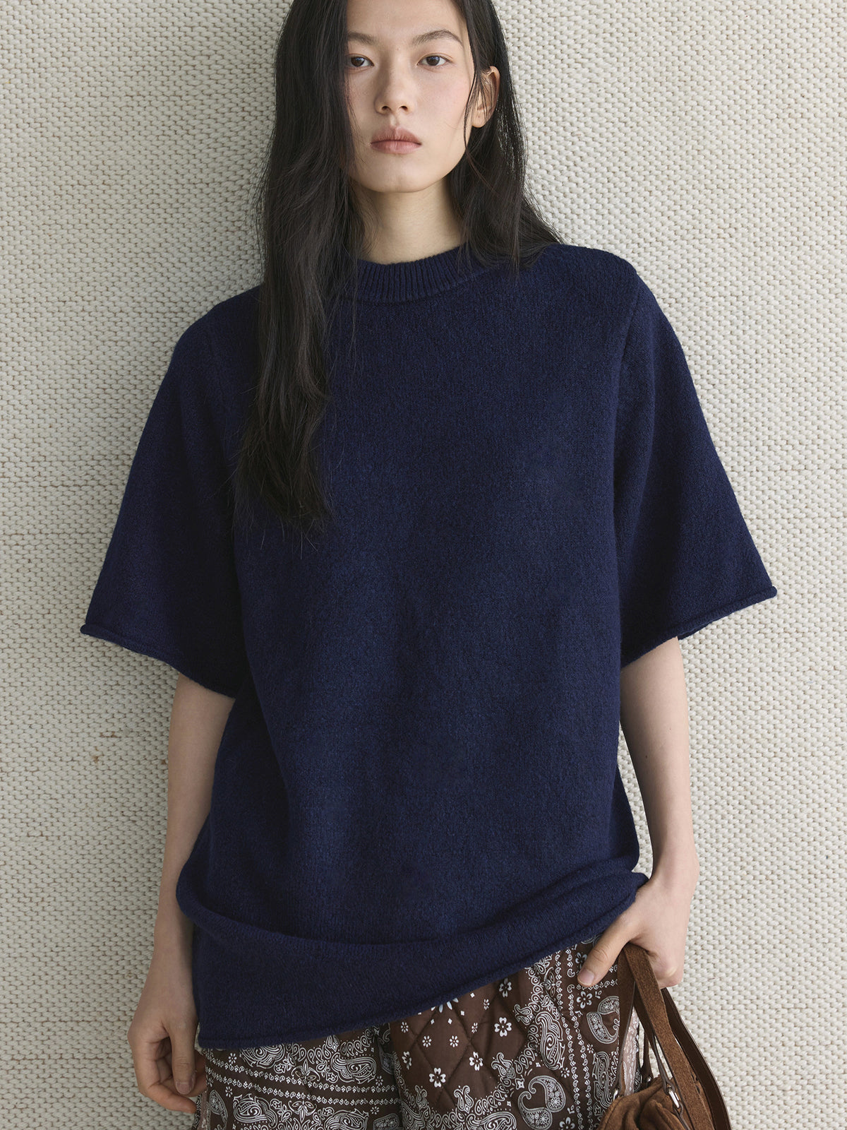 Louvre Early Spring New Korean Style Simple Round Neck Knitted Slightly Curled Sweater Soft and Comfortable Casual Top for Women