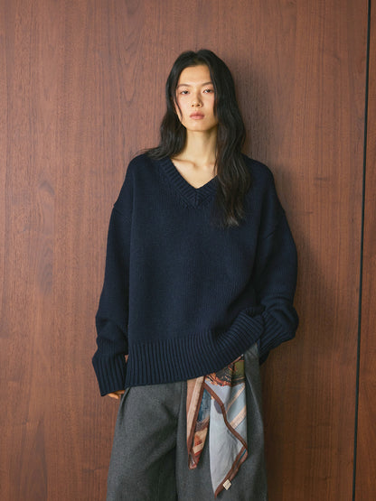 Louvre Winter New French Simple Lazy Wool V Neck Sweater Loose Silhouette Thick Elegant Top for Women