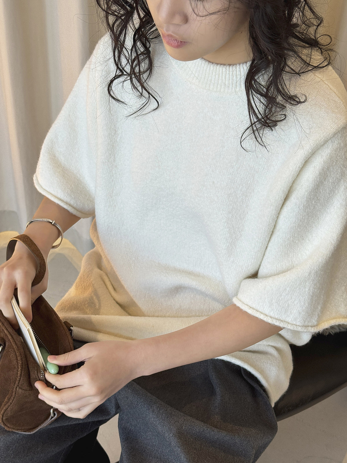 Louvre Early Spring New Korean Style Simple Round Neck Knitted Slightly Curled Sweater Soft and Comfortable Casual Top for Women