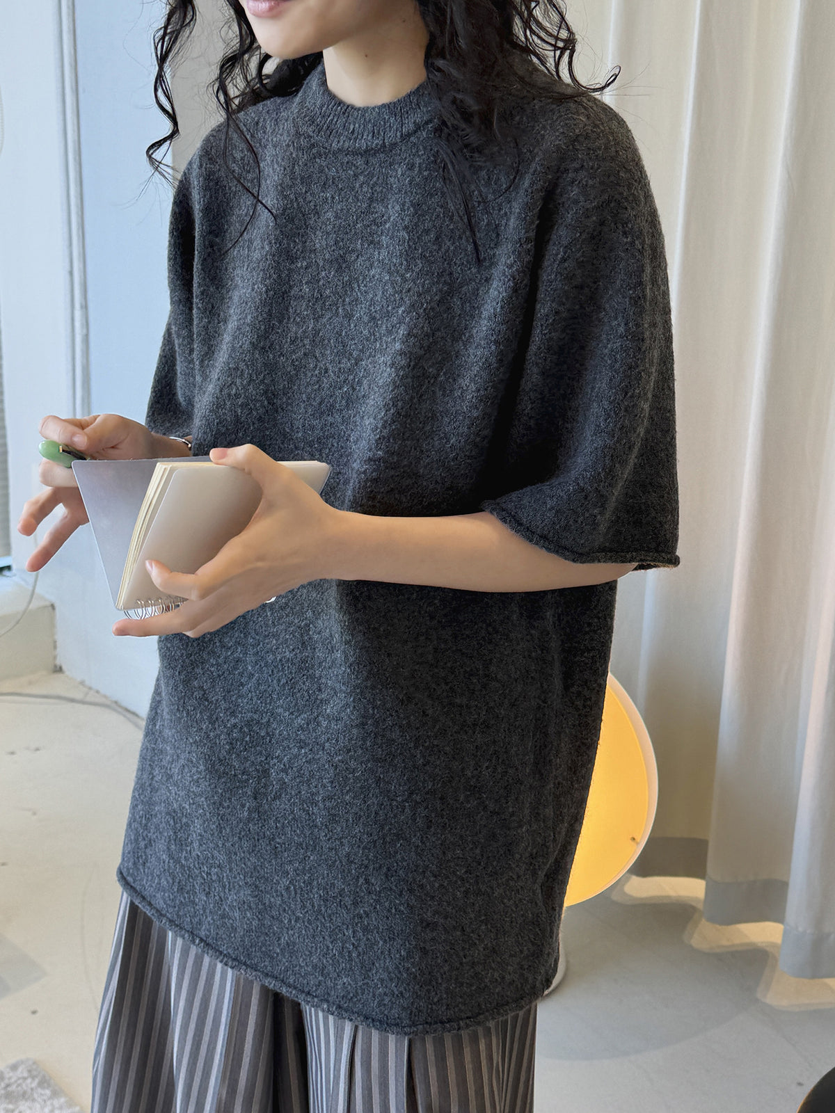 Louvre Early Spring New Korean Style Simple Round Neck Knitted Slightly Curled Sweater Soft and Comfortable Casual Top for Women