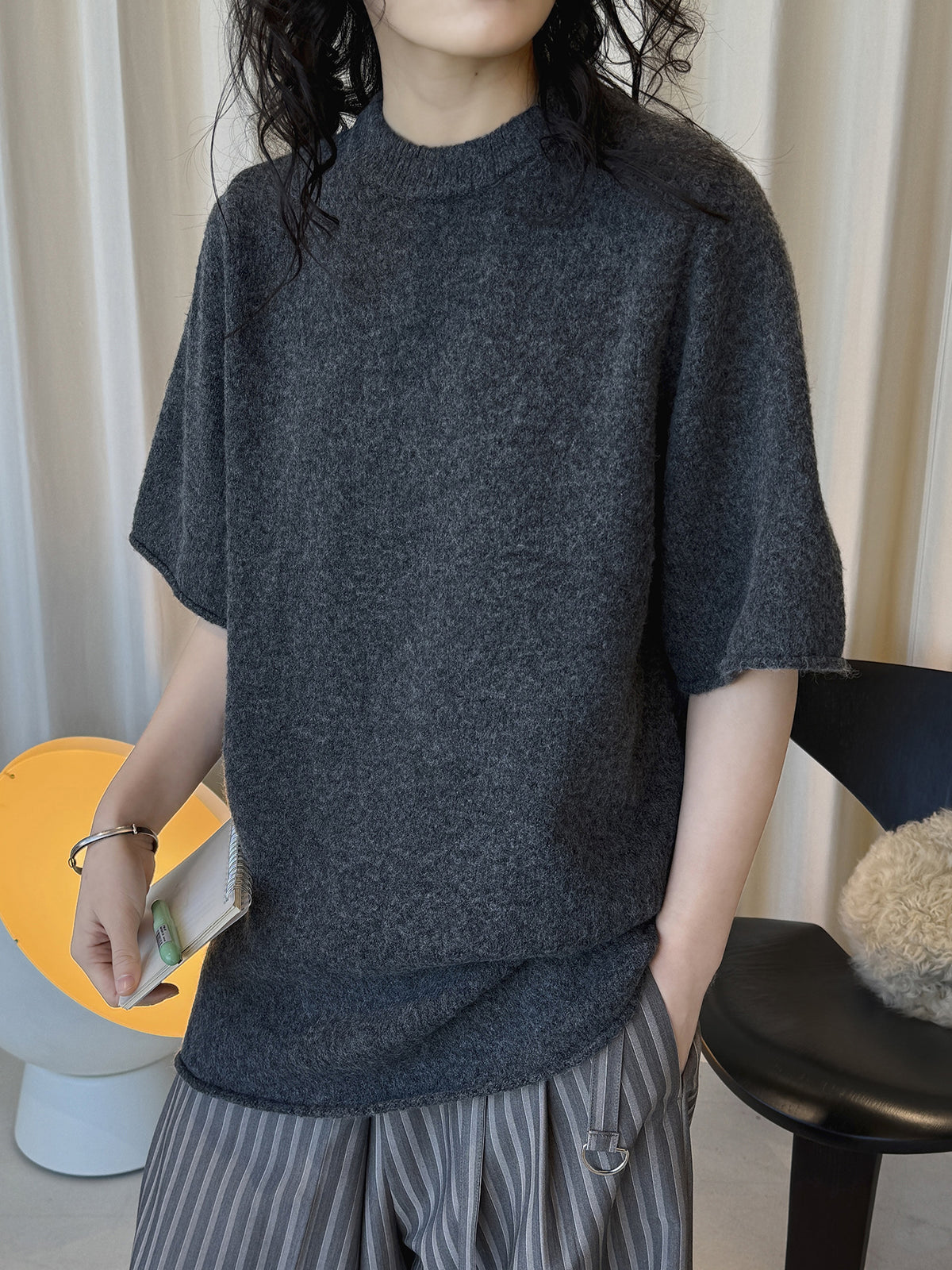 Louvre Early Spring New Korean Style Simple Round Neck Knitted Slightly Curled Sweater Soft and Comfortable Casual Top for Women
