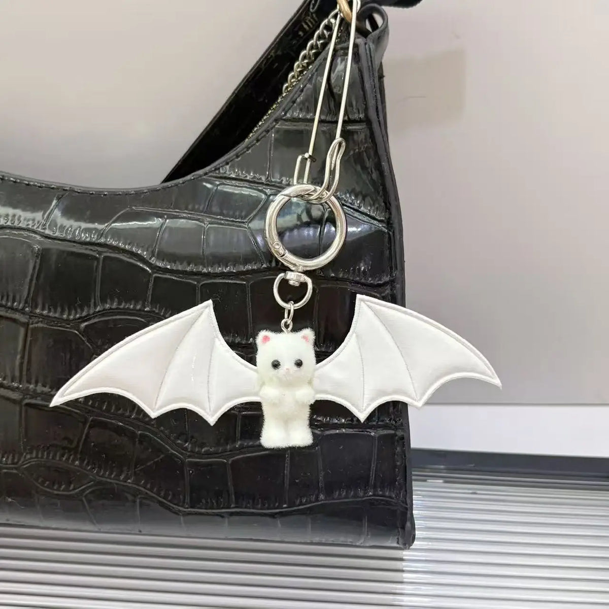 Cross border Sweet Cool Hot Girl Little Bear Wings KeychainBlack and WhiteBat BagPendant MobilePhoneHanger Halloween Accessories